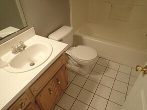 912 Rentz Ave-Unit -B in Pensacola, FL - Building Photo - Building Photo