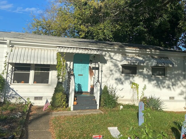 property at 1206 W Leigh St