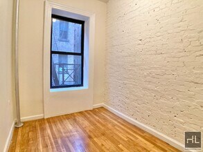 East 12th Street, Unit 3 in New York, NY - Building Photo - Building Photo