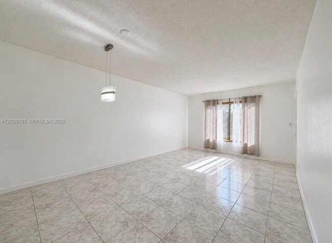 160 Royal Palm Rd in Hialeah Gardens, FL - Building Photo - Building Photo