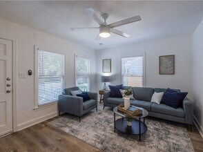 906 Capitol Ct in Austin, TX - Building Photo - Building Photo