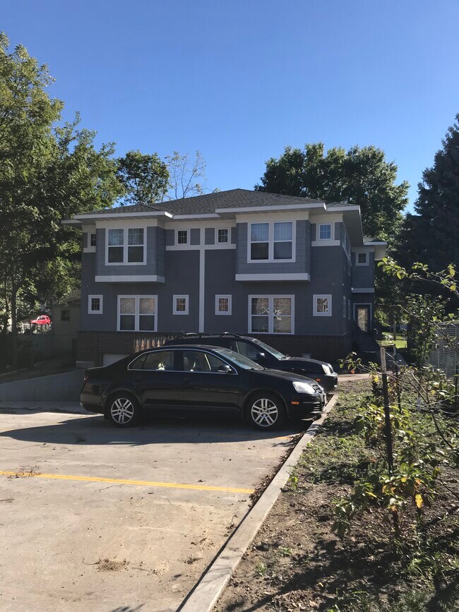 623 S Lucas St, Unit 625 in Iowa City, IA - Building Photo - Building Photo