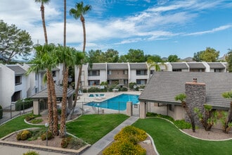 The Woods Apartments at Midvale Park in Tucson, AZ - Foto de edificio - Building Photo