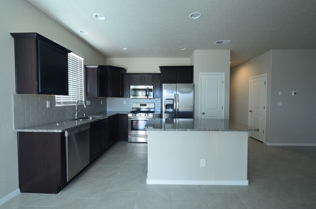 1426 Valle Vista Rd NW in Los Lunas, NM - Building Photo - Building Photo