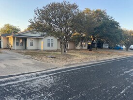 DECEMBER MOVE IN!  Cute 3 Bedroom 1.5 Bath in Bryan, TX - Building Photo