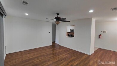 2205 Bayhead Dr in Sayreville, NJ - Building Photo - Building Photo