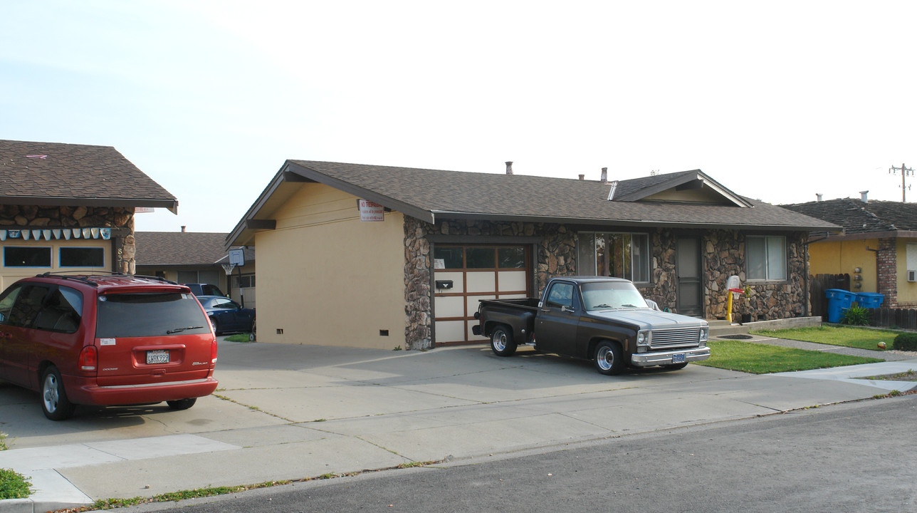 821 El Cerrito Way in Gilroy, CA - Building Photo