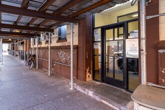 388 E Eighth St in New York, NY - Foto de edificio - Building Photo