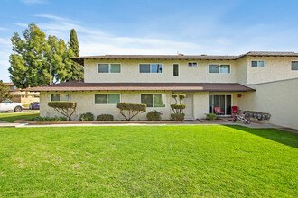 2700 Santiago Rd in Fullerton, CA - Building Photo - Building Photo