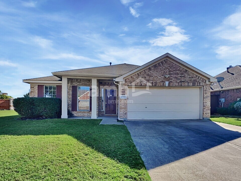 2703 Pleasant Hill Rd in Grand Prairie, TX - Building Photo