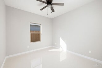201 W Rutherford Ave-Unit -4 in Edinburg, TX - Building Photo - Building Photo