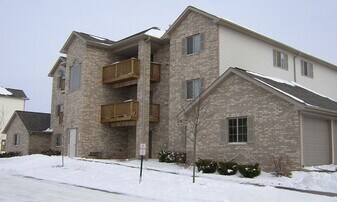 2863 Coral Ct in Coralville, IA - Building Photo