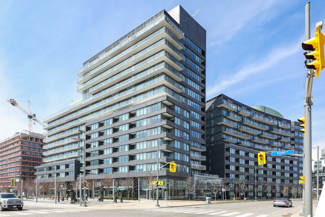 Canary Park in Toronto, ON - Building Photo