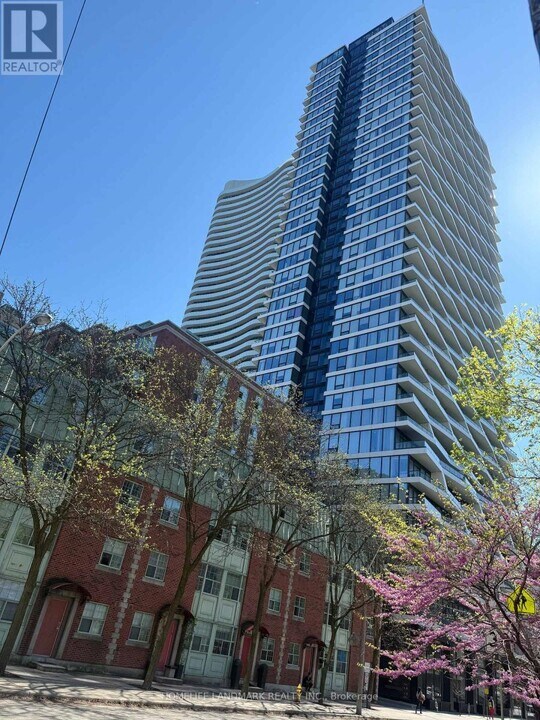 85-3685 Wood St in Toronto, ON - Building Photo