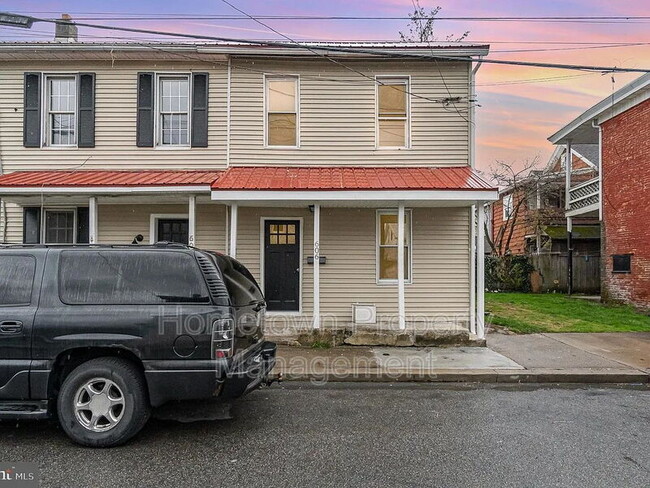 property at 606 North St