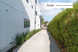 Room in Shared 5 bed/5 bath home, Unit D in Los Angeles, CA - Building Photo - Building Photo