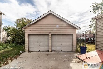 556 Roosevelt Ave-Unit -2 in Carteret, NJ - Building Photo - Building Photo