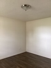 1721 W 17th St in Portales, NM - Building Photo - Building Photo