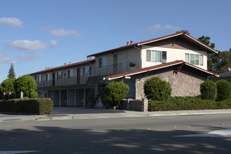 2540 Grove Way in Castro Valley, CA - Building Photo - Building Photo