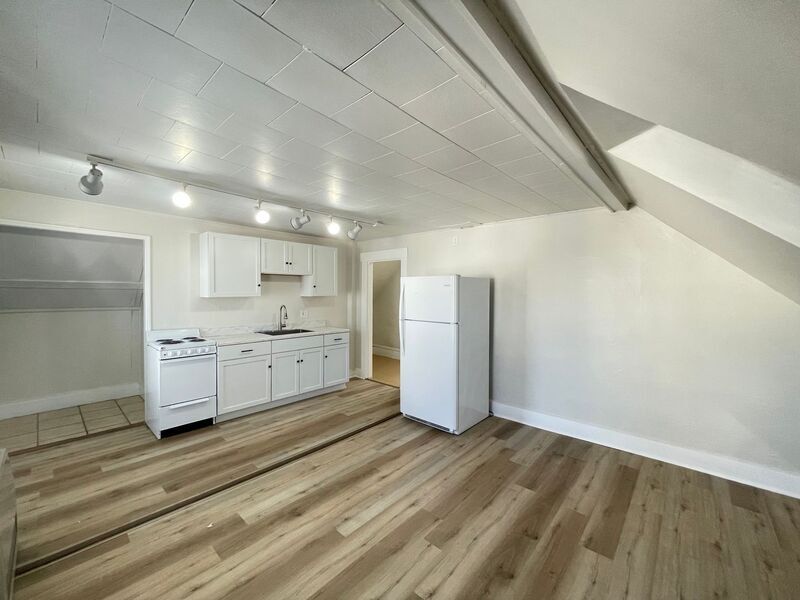 17 Silver St in Rochester, NH - Building Photo