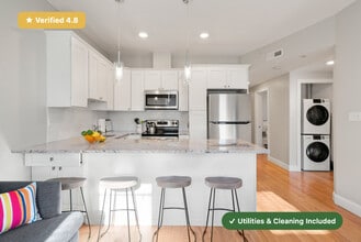 Furnished Private Bedroom in East Boston in Boston, MA - Foto de edificio - Building Photo