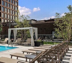 900 W Washington Blvd in Chicago, IL - Foto de edificio - Building Photo