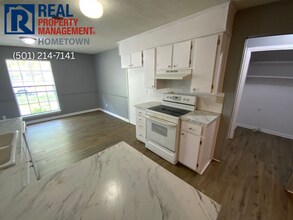 4013 Wooddale Dr in Little Rock, AR - Building Photo - Building Photo