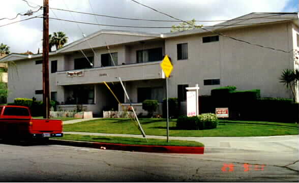 Keswick Court Apartments in Canoga Park, CA - Foto de edificio - Building Photo