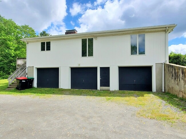 197 W Center St in West Bridgewater, MA - Foto de edificio - Building Photo