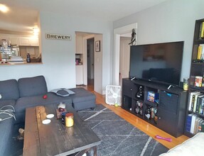45 Vernon St, Unit 2 in Waltham, MA - Building Photo - Building Photo