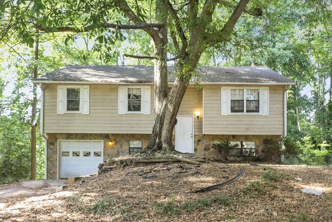 property at 2815 Fox Hall Ln N