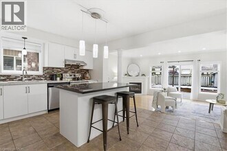 15 Maryann Price Ln in Cambridge, ON - Building Photo - Building Photo