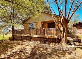 16 Golf Vw Mnr in Huntsville, TX - Building Photo