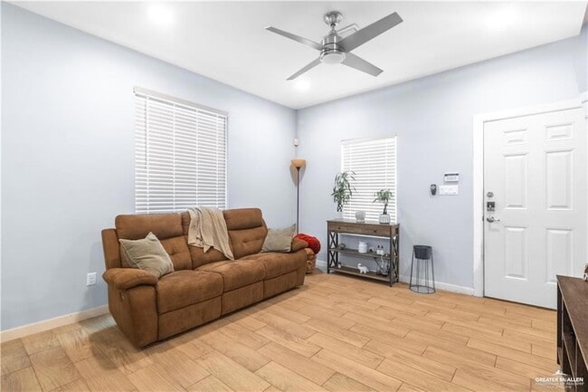 3204 S Colt Ln, Unit 1 in Edinburg, TX - Foto de edificio - Building Photo