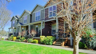 2763 SE Irwin Ct in Hillsboro, OR - Building Photo - Building Photo