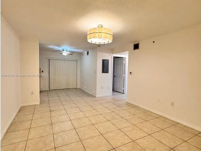 2035 NW Flagler Terrace in Miami, FL - Building Photo - Building Photo