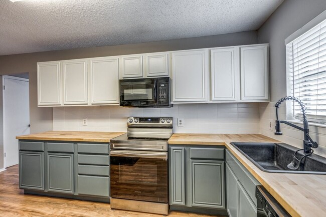 312 Mockingbird Ln in Denton, TX - Foto de edificio - Building Photo