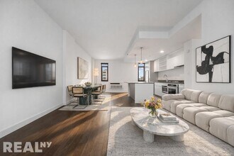 181 Front St, Unit 10E in Brooklyn, NY - Building Photo - Building Photo