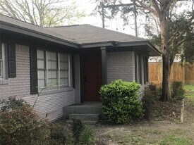 100 W Madison St in Trinity, TX - Building Photo