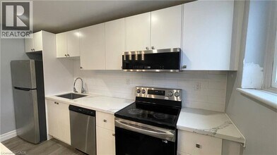 413 Hazel St in Waterloo, ON - Building Photo - Building Photo