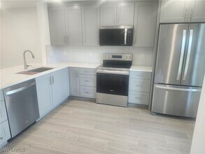 141 Cypress Way E in Naples, FL - Building Photo - Building Photo