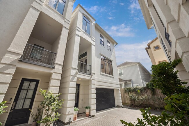 5729 Larkin St in Houston, TX - Foto de edificio - Building Photo