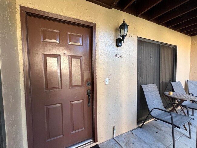 403 Lakeview Dr E in Royal Palm Beach, FL - Building Photo - Building Photo