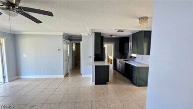 18448 Iris Rd in Ft. Myers, FL - Building Photo - Building Photo
