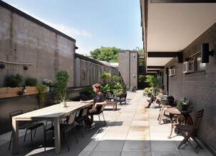 678 Queen St E in Toronto, ON - Building Photo - Building Photo