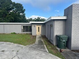 212 N Chestnut Rd in Lakeland, FL - Building Photo