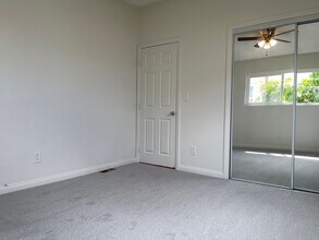 2015 Plant Ave, Unit D in Redondo Beach, CA - Foto de edificio - Building Photo