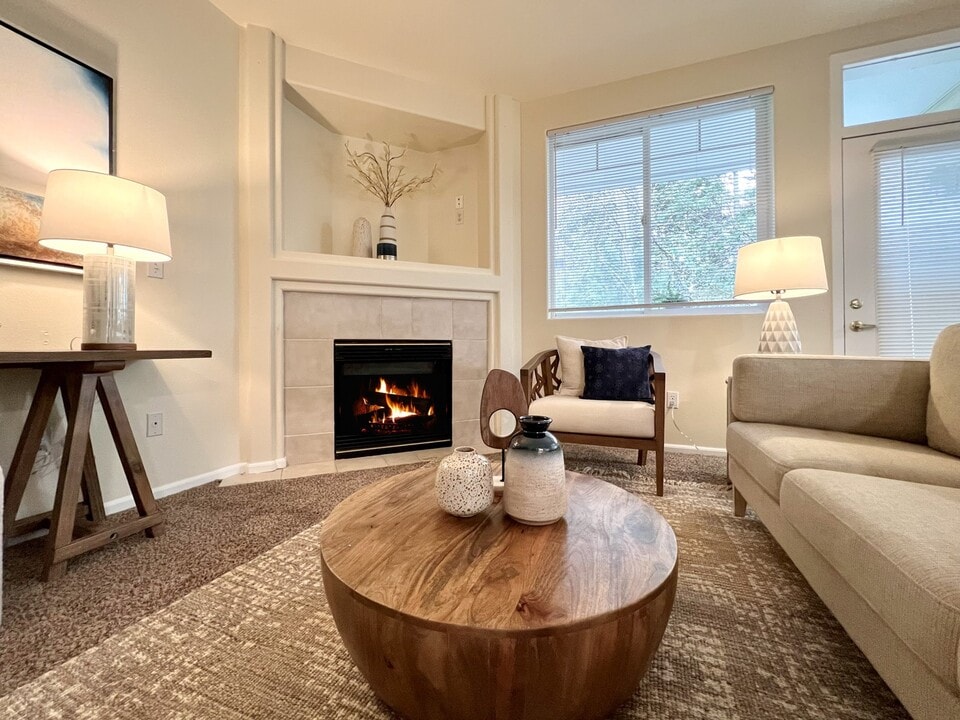 Colina Square in Sammamish, WA - Building Photo