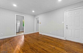 6 Armstrong St in South Bound Brook, NJ - Building Photo - Building Photo