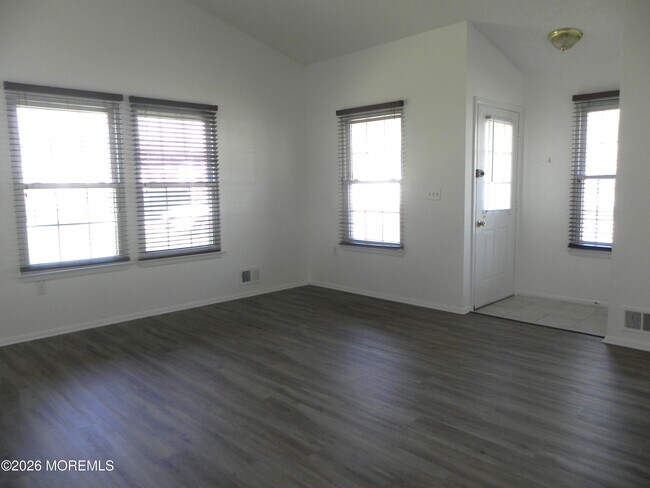 138 Aster Ct in Jackson Township, NJ - Building Photo - Building Photo